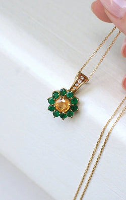 Collier Pendentif Marguerite Saphir Jaune et Emeraudes - Castafiore