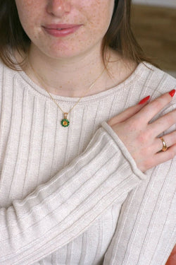 Collier Pendentif Marguerite Saphir Jaune et Emeraudes - Castafiore