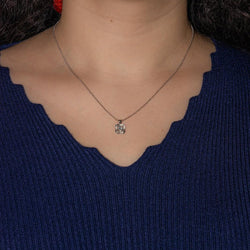 Collier Pendentif MAUBOUSSIN "Chance of Love" en or blanc et diamants - Castafiore