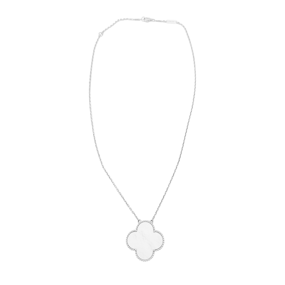 Collier Pendentif VAN CLEEF & ARPELS "Magic Alhambra" en or blanc et nacre - Castafiore