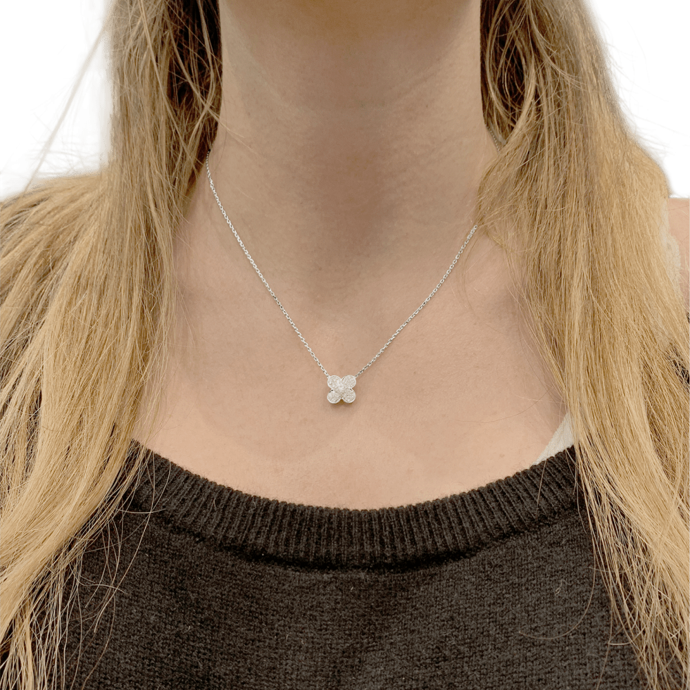Collier Pendentif VAN CLEEF & ARPELS "Trèfle" en or blanc et diamants - Castafiore