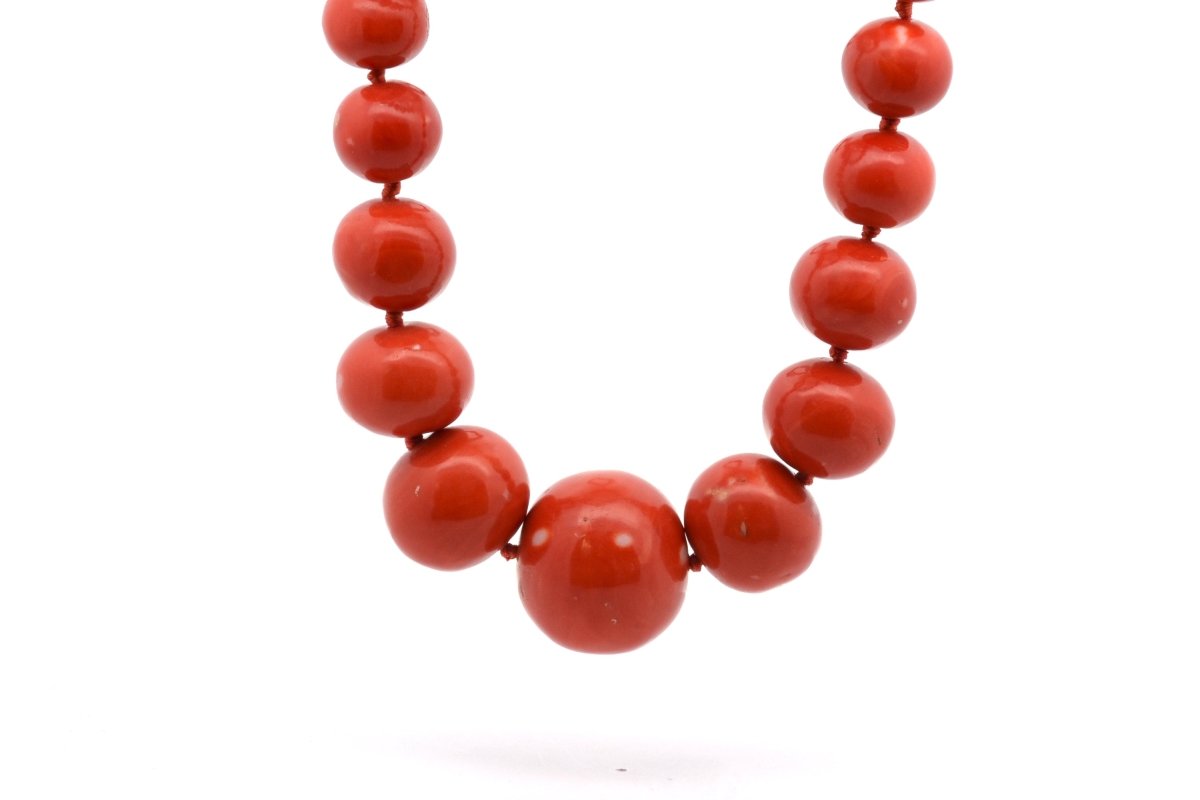 Collier perles de corail et fermoir en or 18k - Castafiore