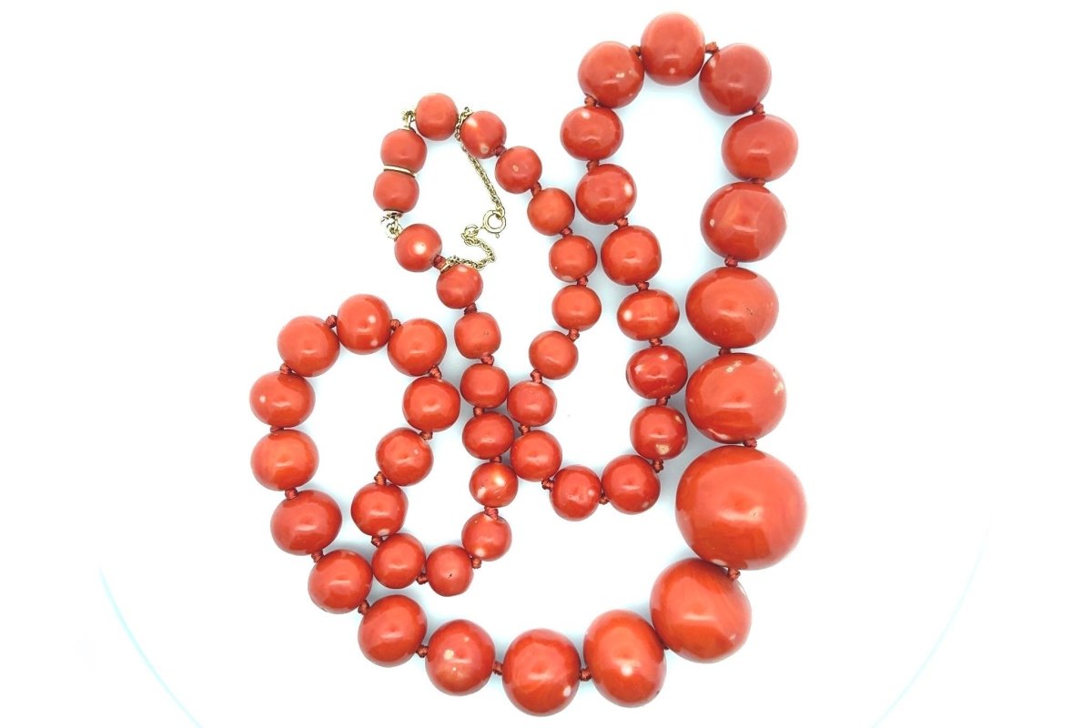 Collier perles de corail et fermoir en or 18k - Castafiore