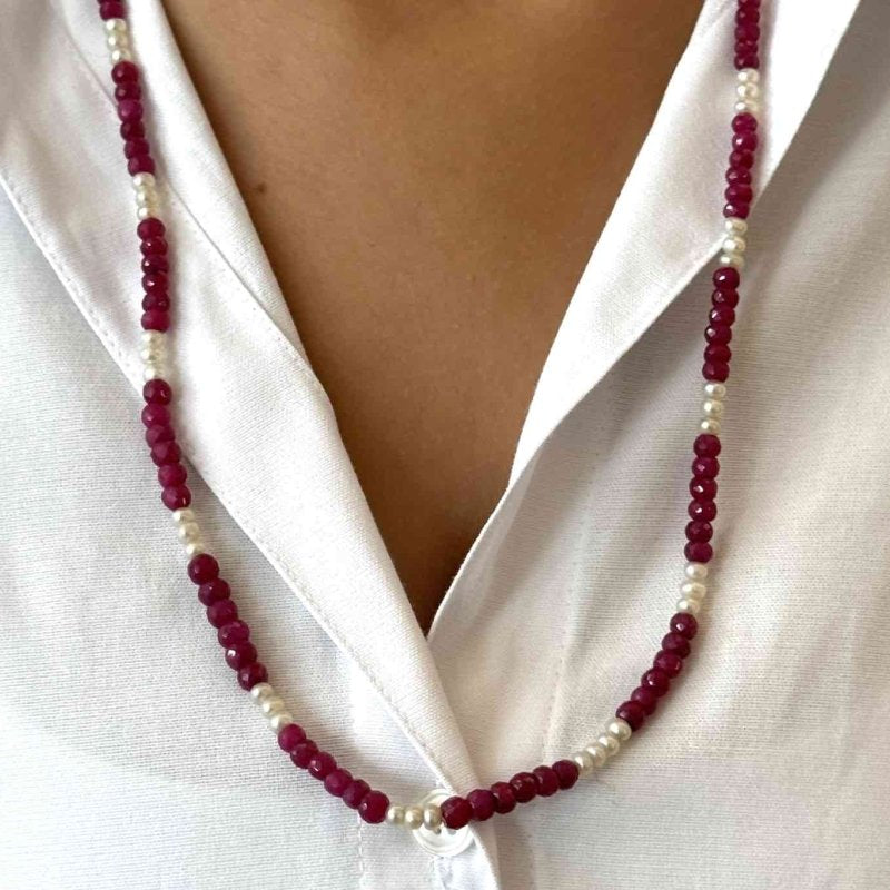 Collier perles de culture et perles de rubis facettés - Castafiore
