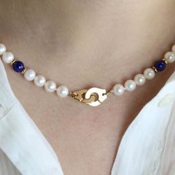 Collier Perles DINH VAN "Menottes R10" en or jaune et lapis - lazuli - Castafiore