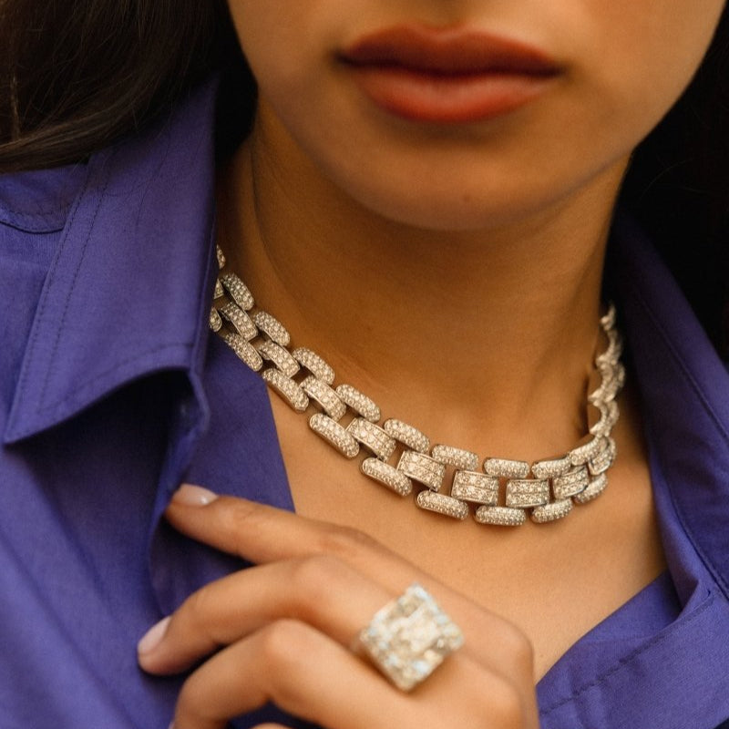 Collier ras de cou CHOPARD en or blanc et diamants - Castafiore