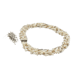 Collier Ras de Cou en or blanc, platine, onyx, perles et diamants - Castafiore