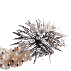 Collier Ras de Cou en or blanc, platine, onyx, perles et diamants - Castafiore