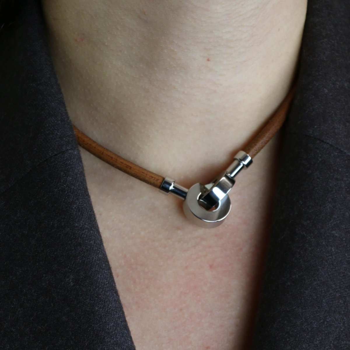 Collier Ras de Cou HERMÈS "Lancelot" en cuir - Castafiore