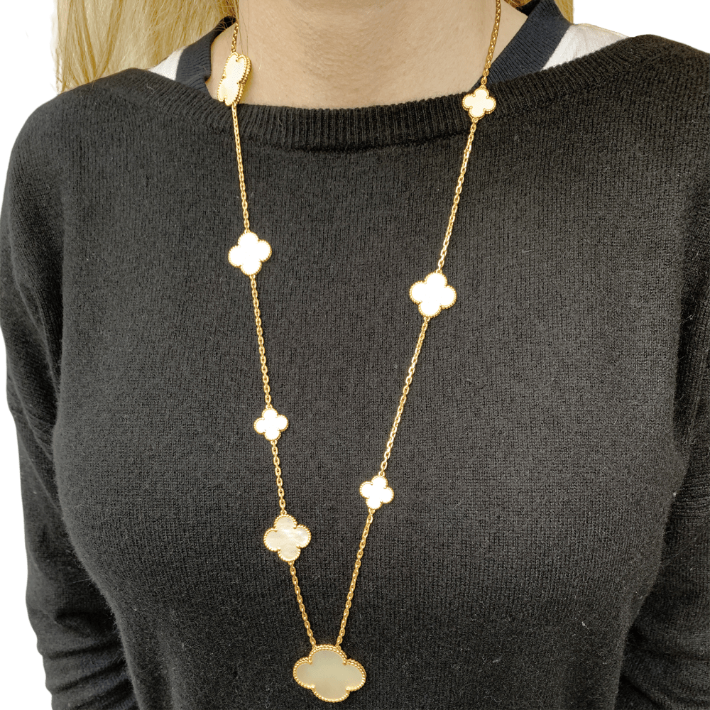 Collier Sautoir VAN CLEEF & ARPELS "Magic Alhambra" en or jaune et nacre - Castafiore