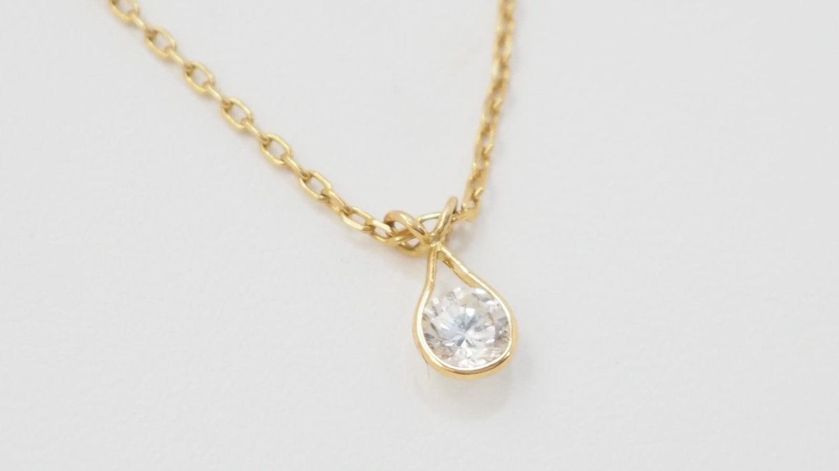 Collier solitaire AUGIS en or jaune et diamant - Castafiore