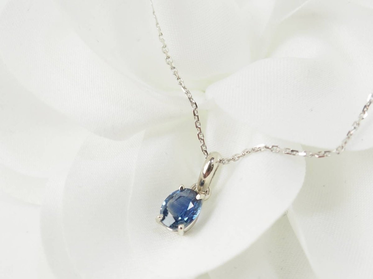 Collier solitaire en or blanc et saphir - Castafiore