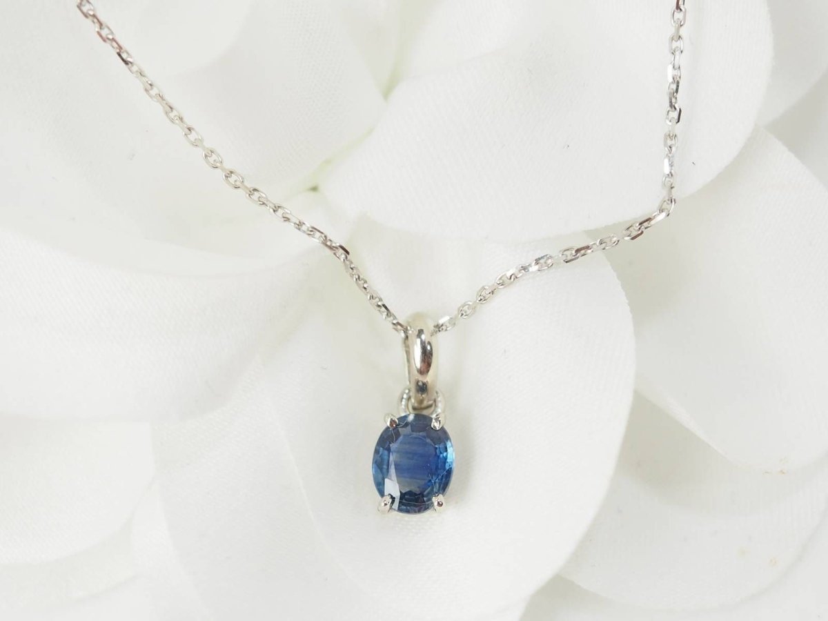 Collier solitaire en or blanc et saphir - Castafiore