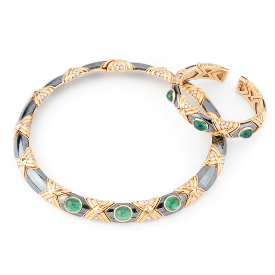 Collier torque BULGARI en or jaune, hématite et émeraudes - Castafiore