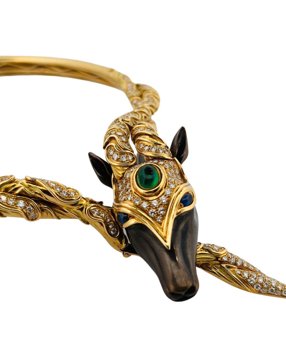 Collier Torque CHAUMET "Filly Princess" en or jaune, bronze, émeraude, saphirs et diamants - Castafiore