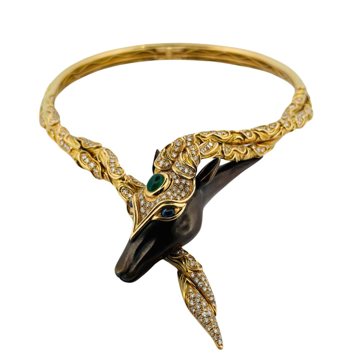 Collier Torque CHAUMET "Filly Princess" en or jaune, bronze, émeraude, saphirs et diamants - Castafiore