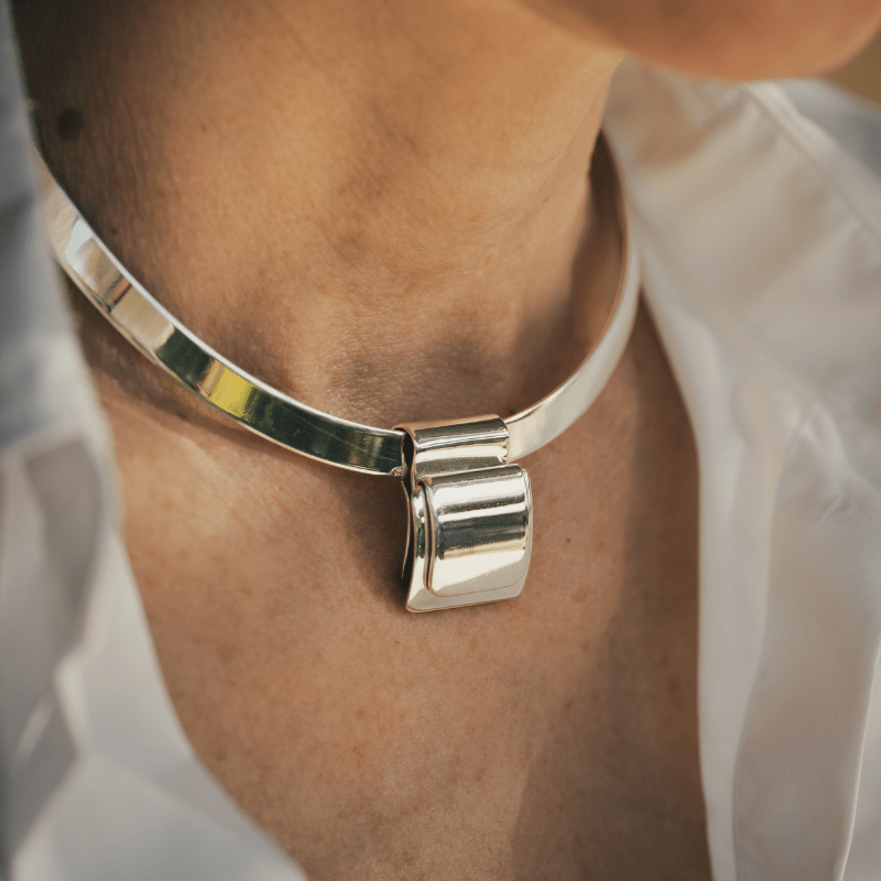 Collier Torque HERMÈS "Pliage" en argent - Castafiore