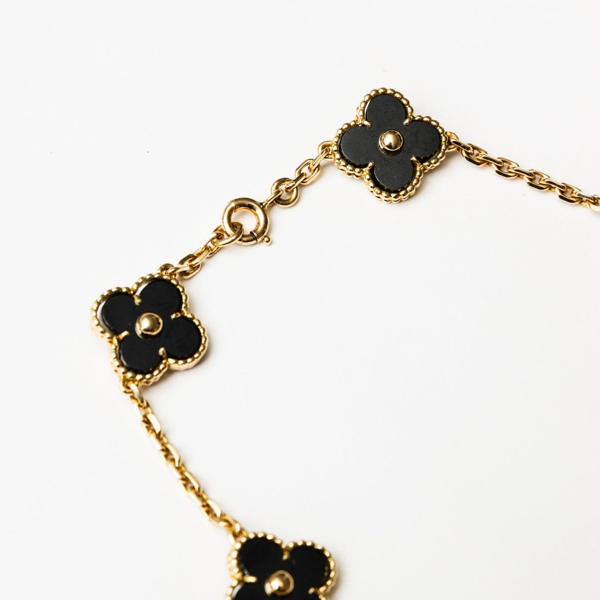 Collier VCA Alhambra vintage en or jaune et hématite - Castafiore