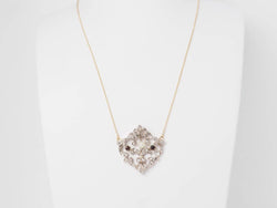 Collier volutes en or jaune et argent, grenat diamants et perle - Castafiore