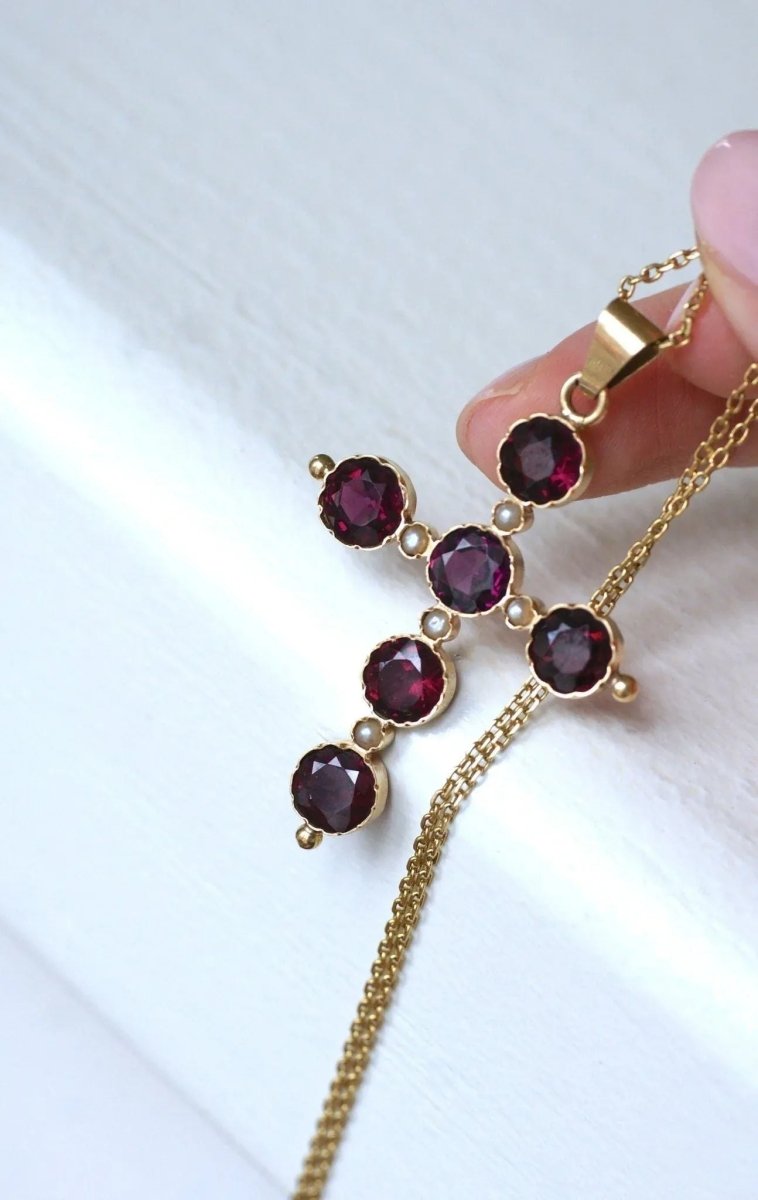 Croix Ancienne Grenats et Perles sur Or jaune - Castafiore