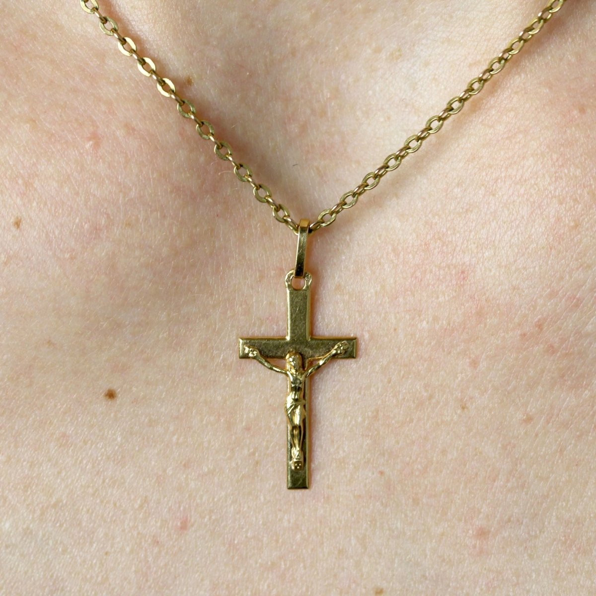 Croix du Christ or jaune - Castafiore