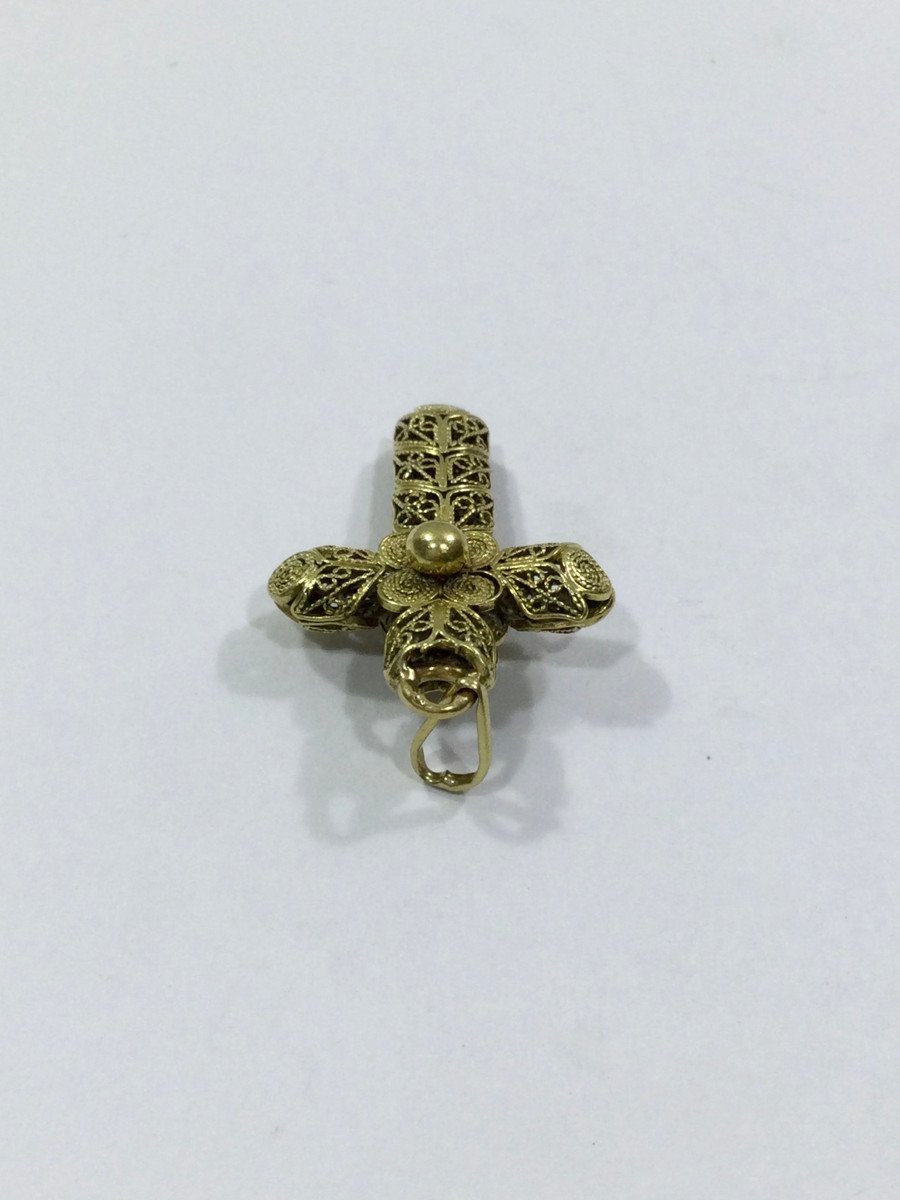 Croix Filigranée En Or Jaune - Castafiore