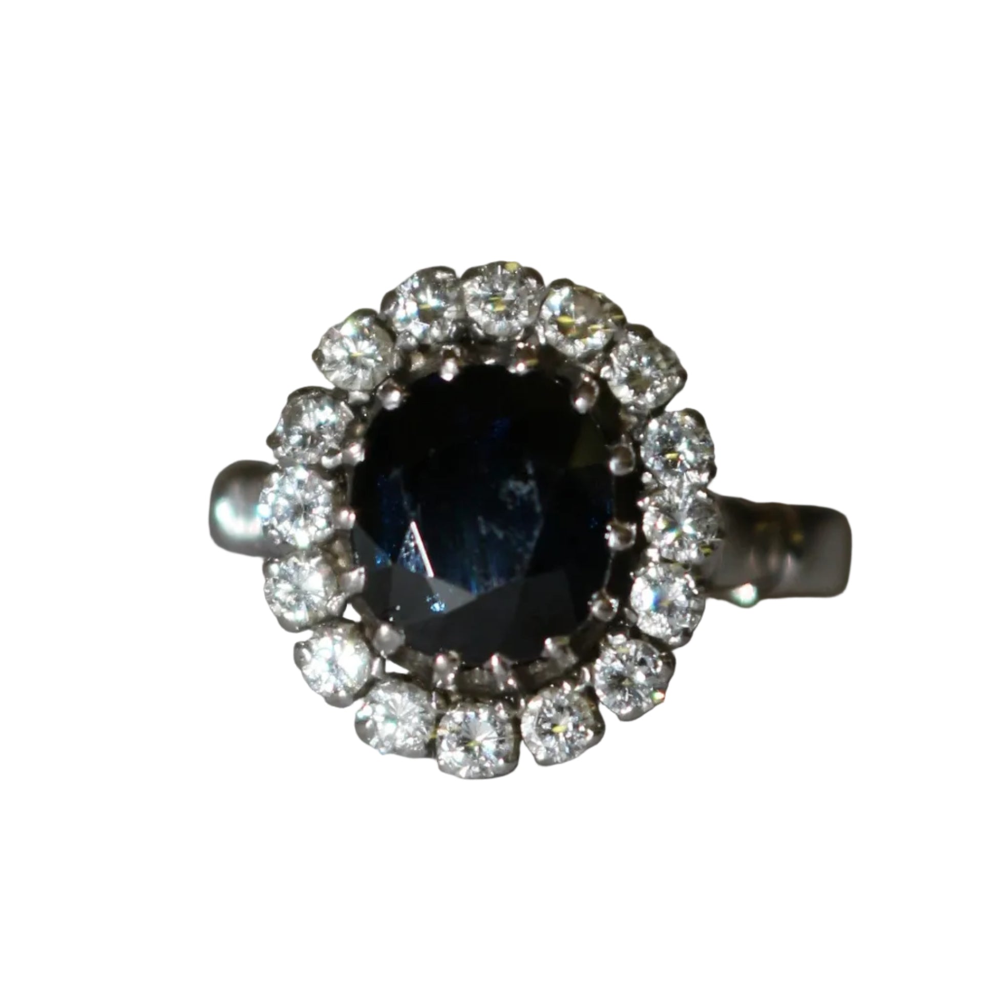 Bague Marguerite en or blanc, saphir, et diamants
