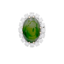 Bague or blanc, jade néphrite et diamants.