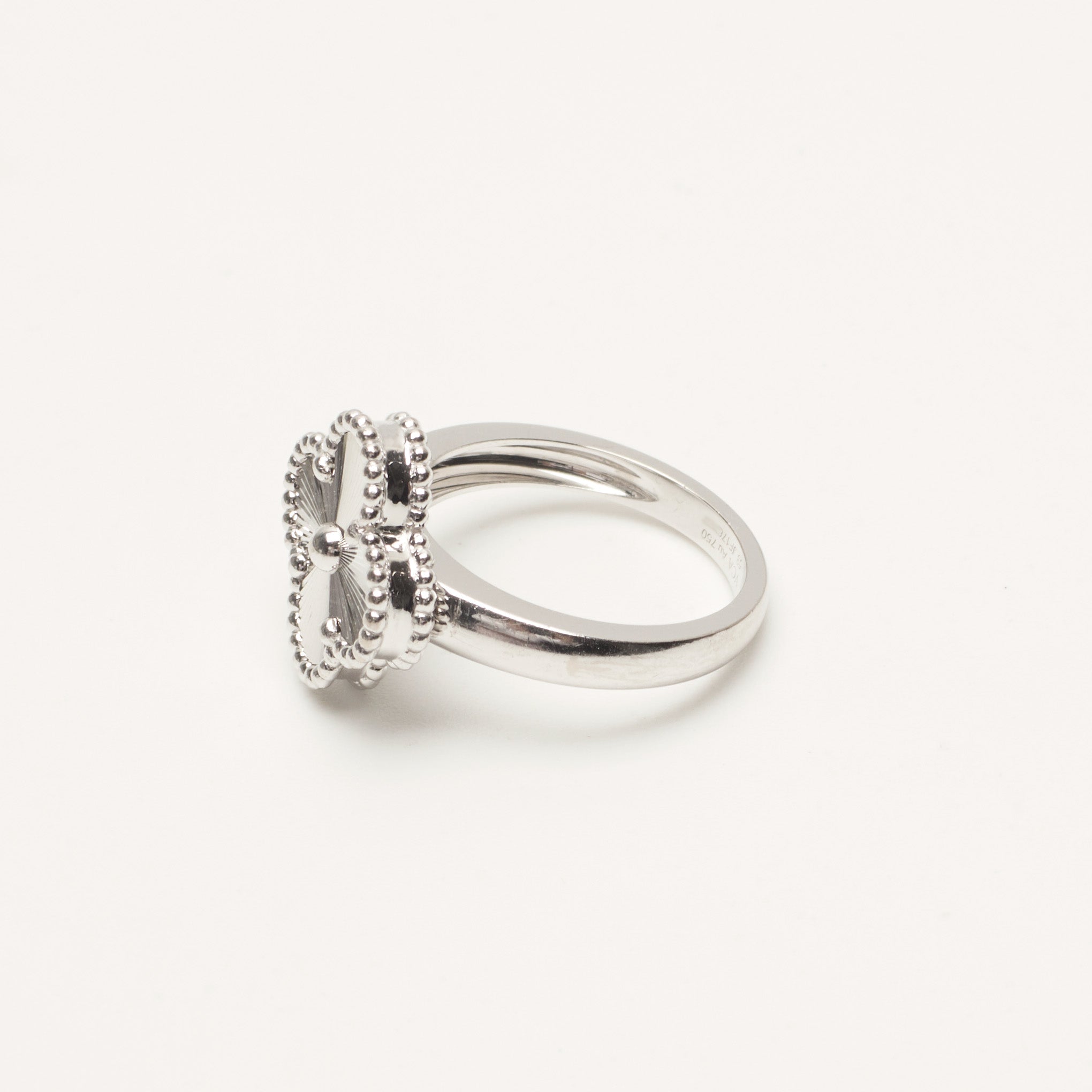 Bague VAN CLEEF & ARPELS Vintage Alhambra en or blanc