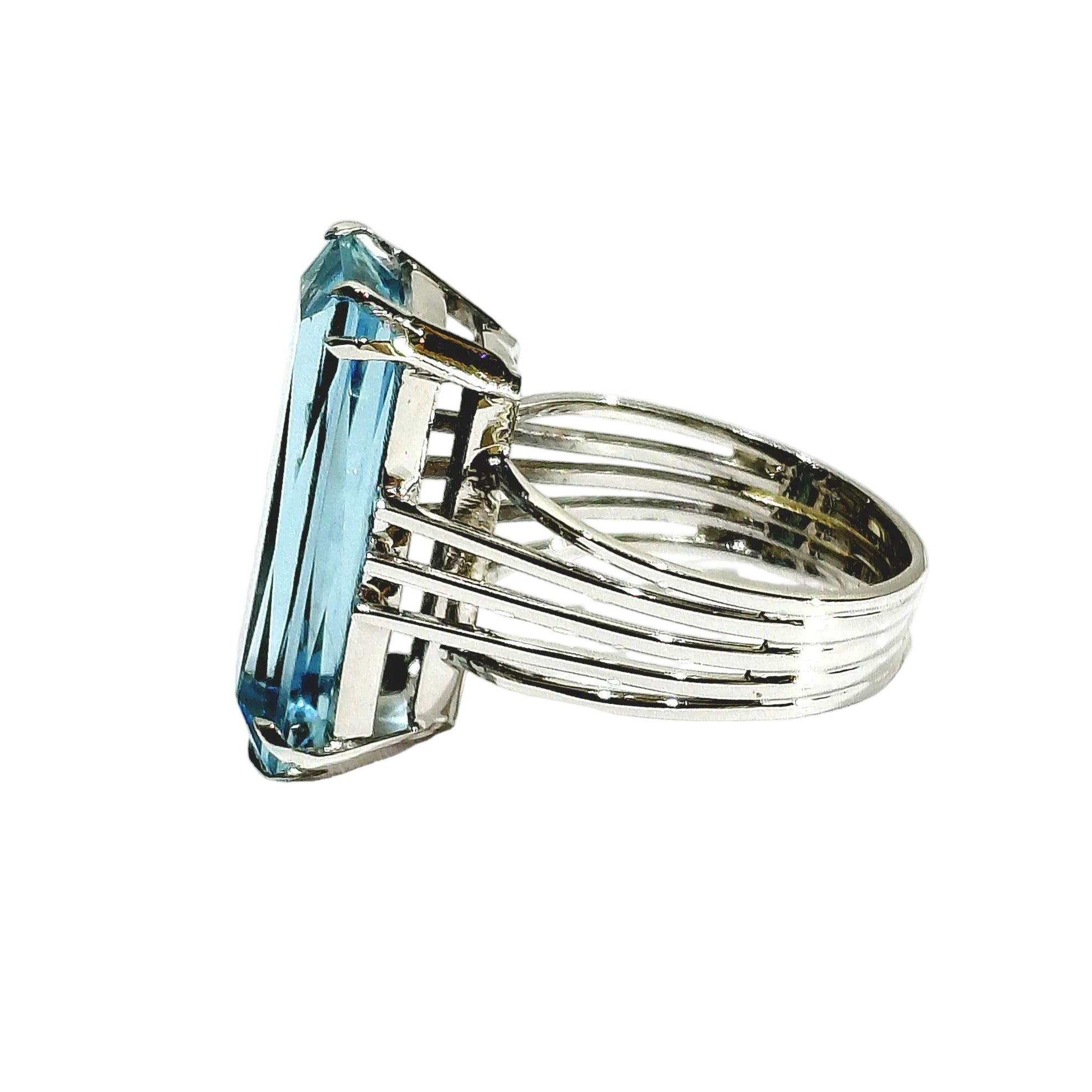 Bague Solitaire en or blanc et aigue-marine