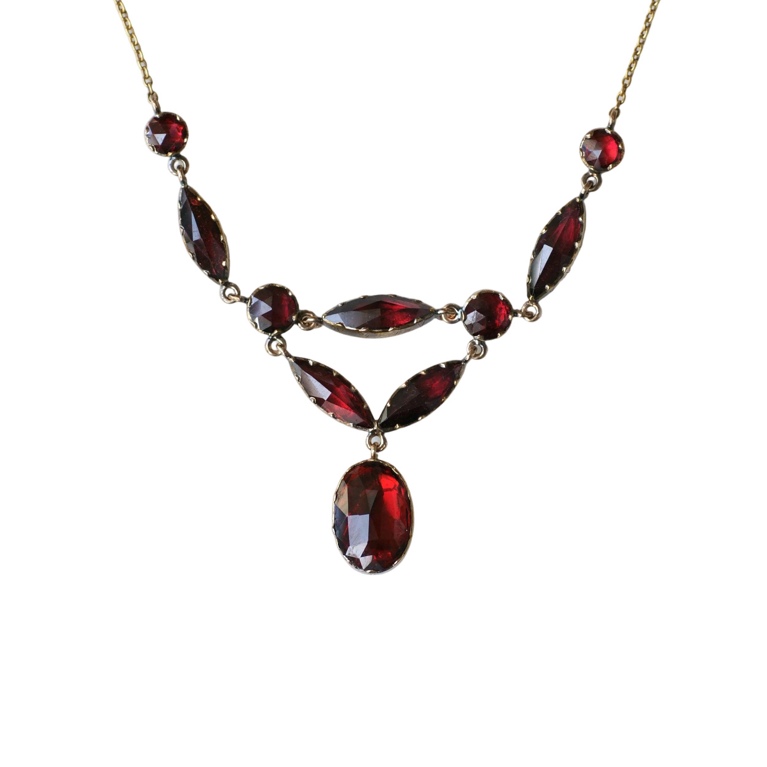 Collier Draperie en or jaune, or rose et grenats