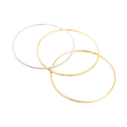 Trois bracelets Joncs en or blanc, or jaune, or rose et diamants