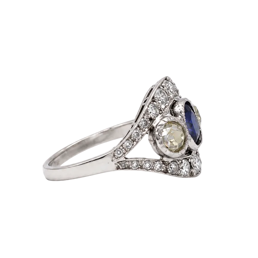Bague en or blanc, saphir et diamants