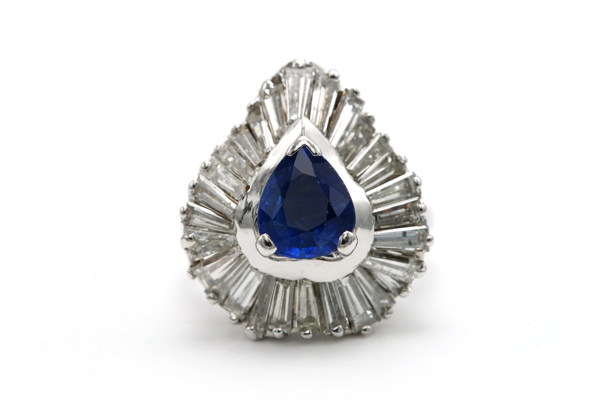 Bague Entourage en or blanc, saphir et diamants