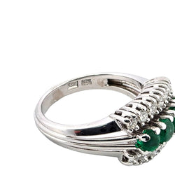 Bague en or blanc, émeraudes et diamants
