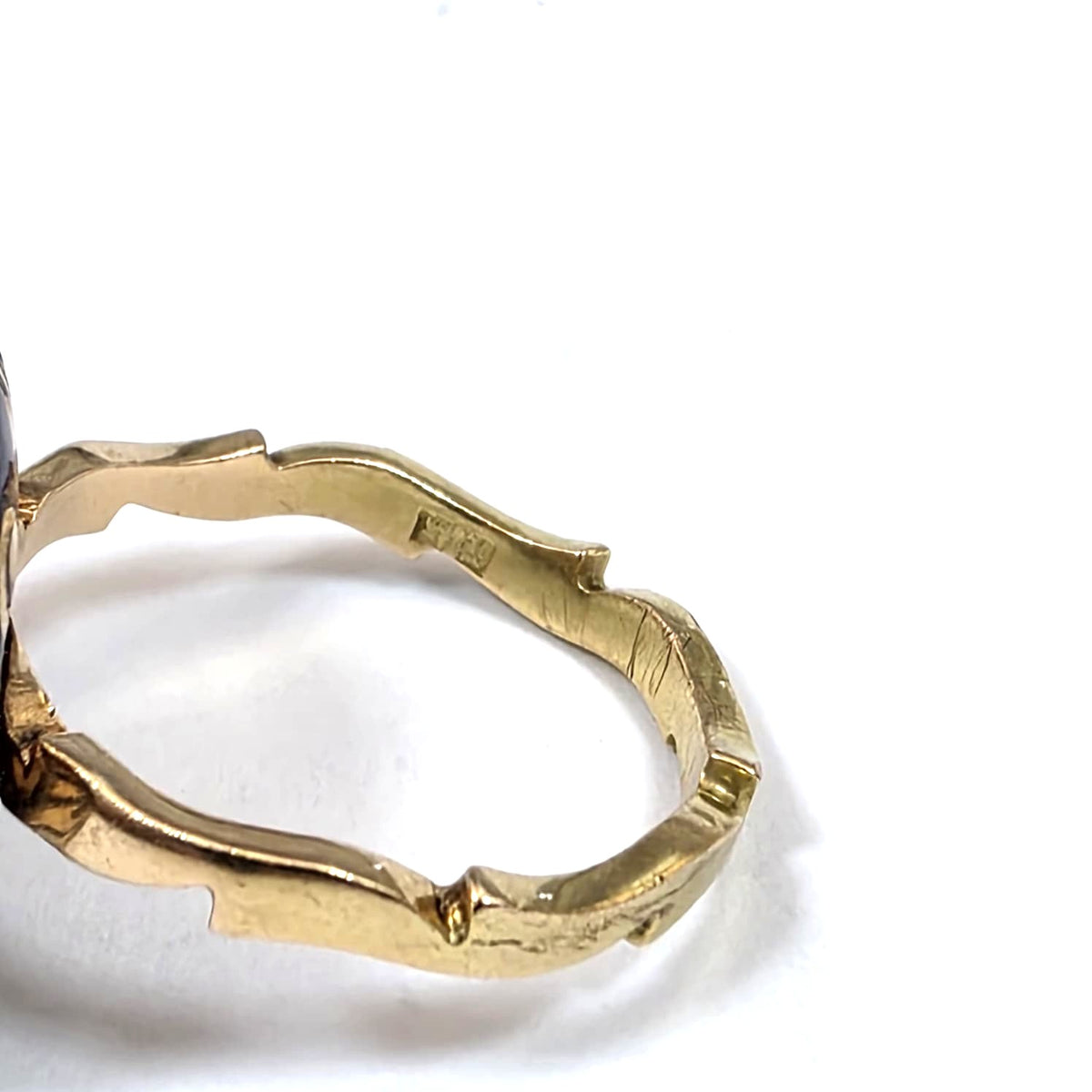 Bague Dôme en or jaune, émeraude et diamants