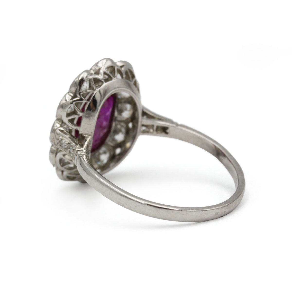 Bague Pompadour en platine, rubis et diamants