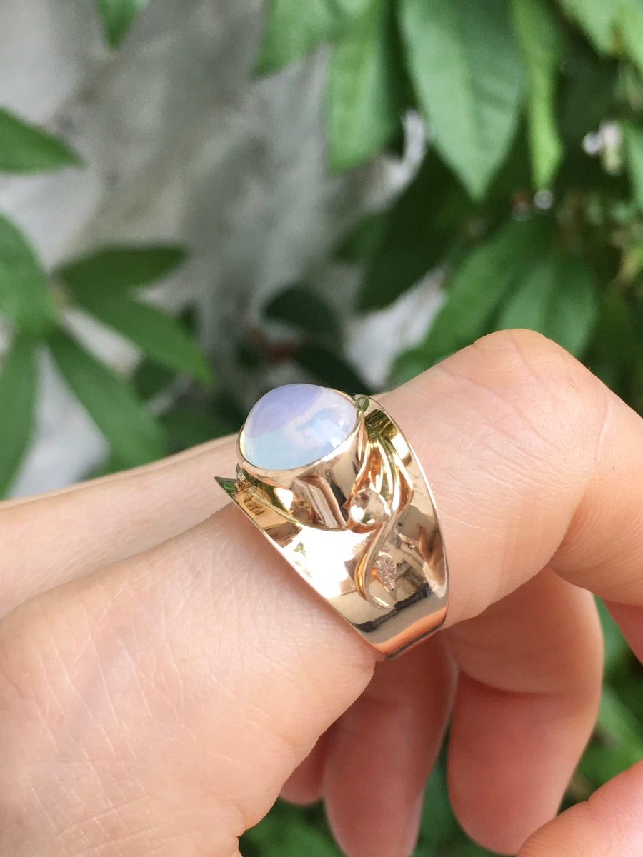 Bague Solitaire en or jaune et pierre de lune