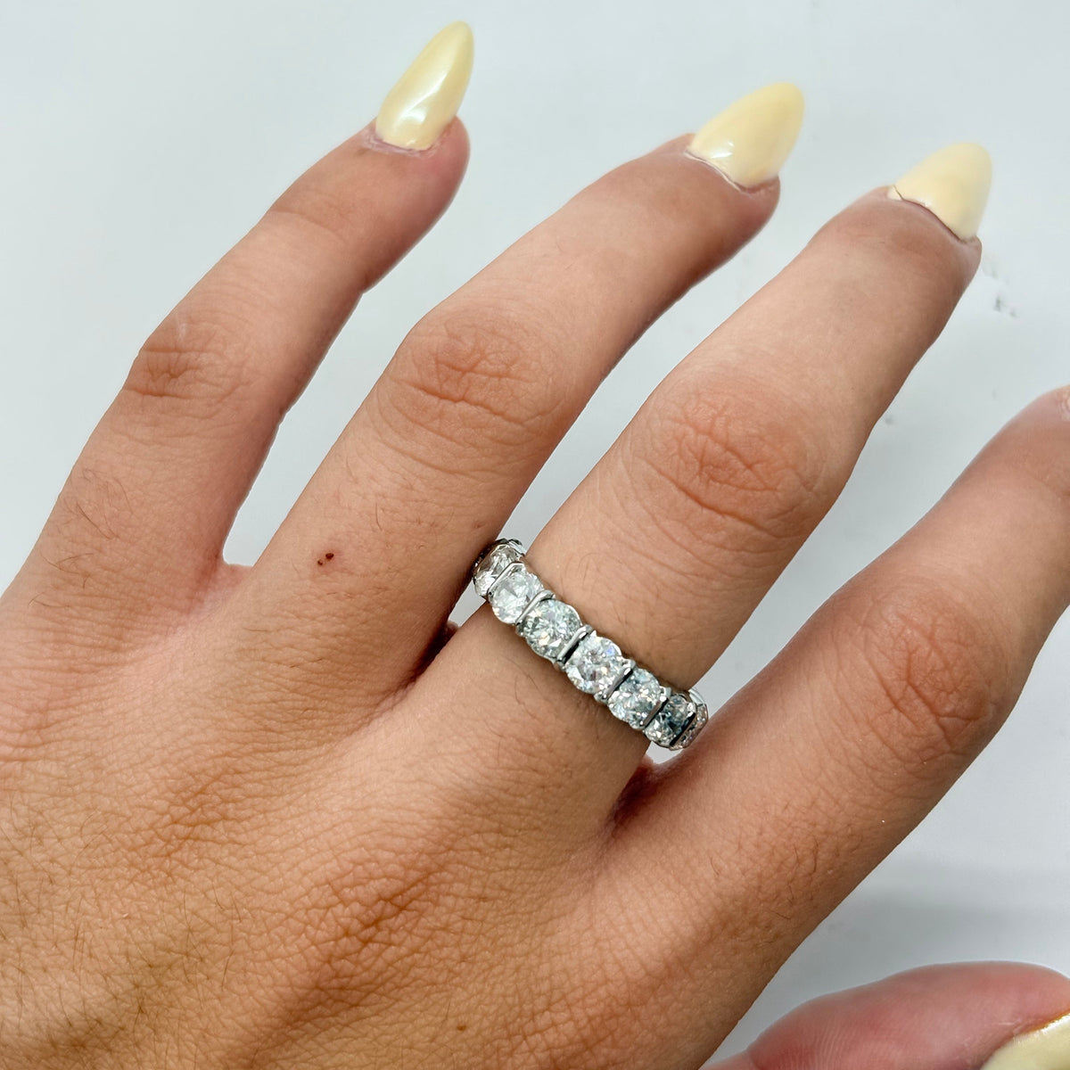 Bague Alliance en or blanc et diamants