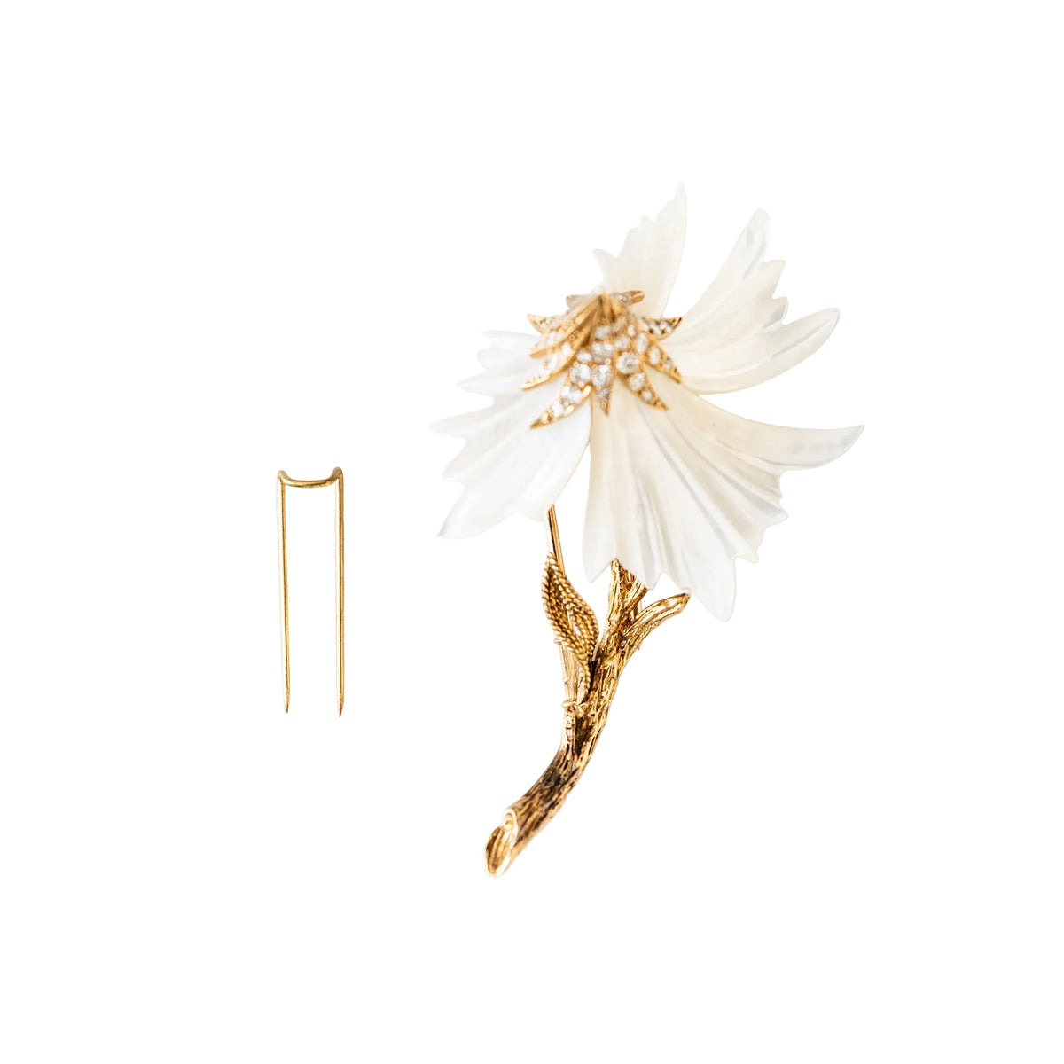 Broche Sterlé "Fleur" en or jaune et nacre