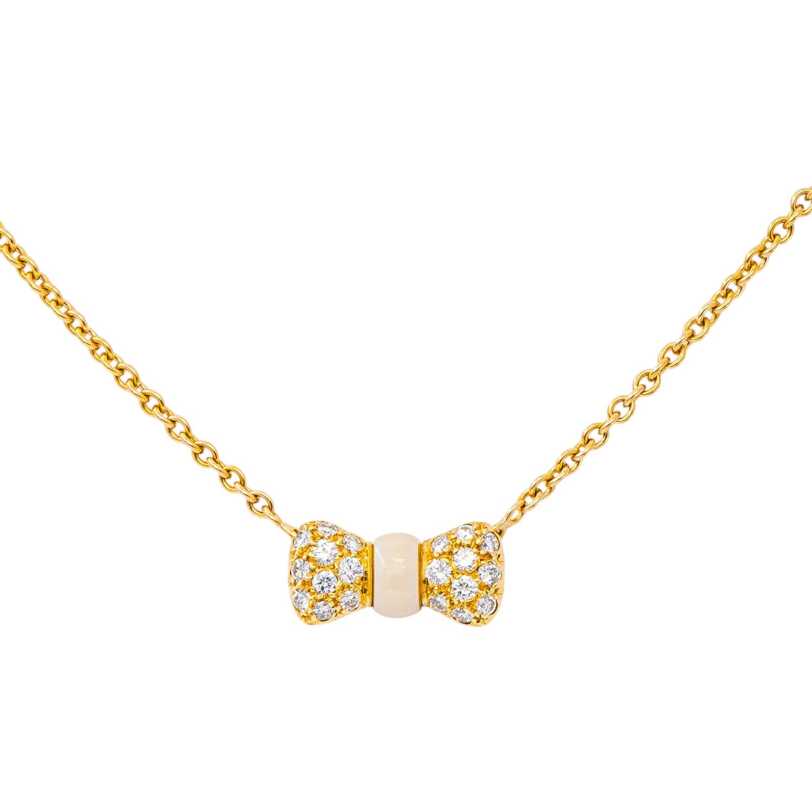 Collier Pendentif VAN CLEEF & ARPELS "Noeud" en or jaune, corail et diamants