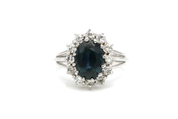 Bague Entourage en or blanc, saphirs et diamants