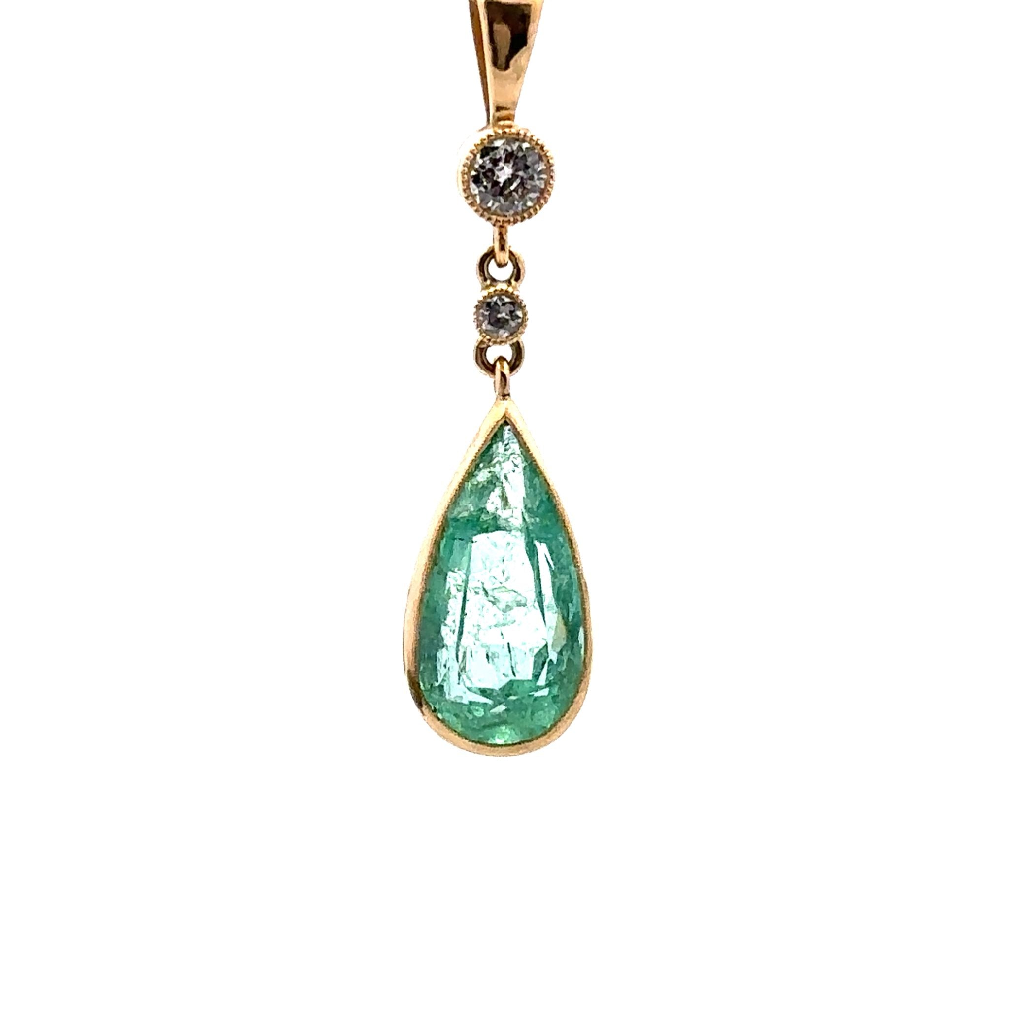 Collier Pendentif en or jaune, émeraude et diamants