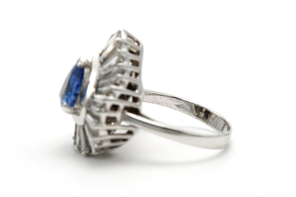 Bague Entourage en or blanc, saphir et diamants