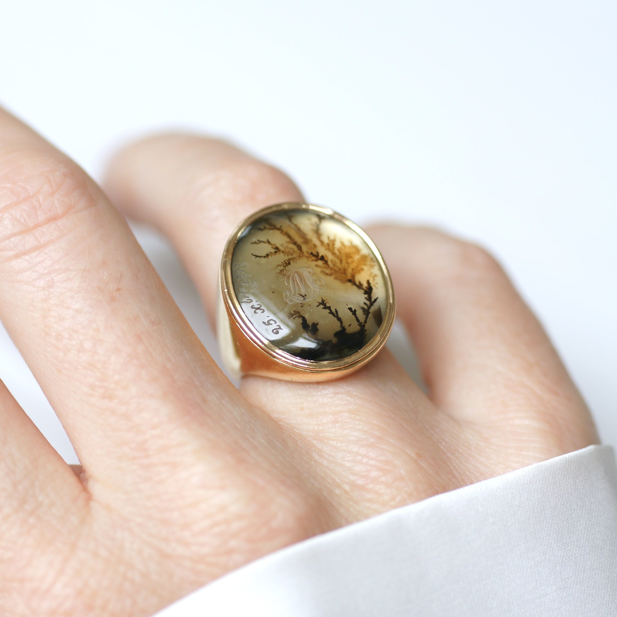 Bague Chevalière en or jaune et agate