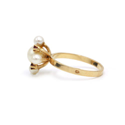 Bague en or jaune, rubis et perles
