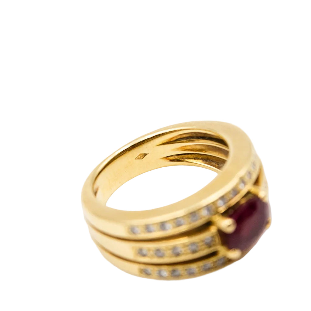 Bague Jonc en or jaune, rubis et diamants