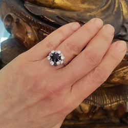 Bague Marguerite en or blanc, saphir, et diamants