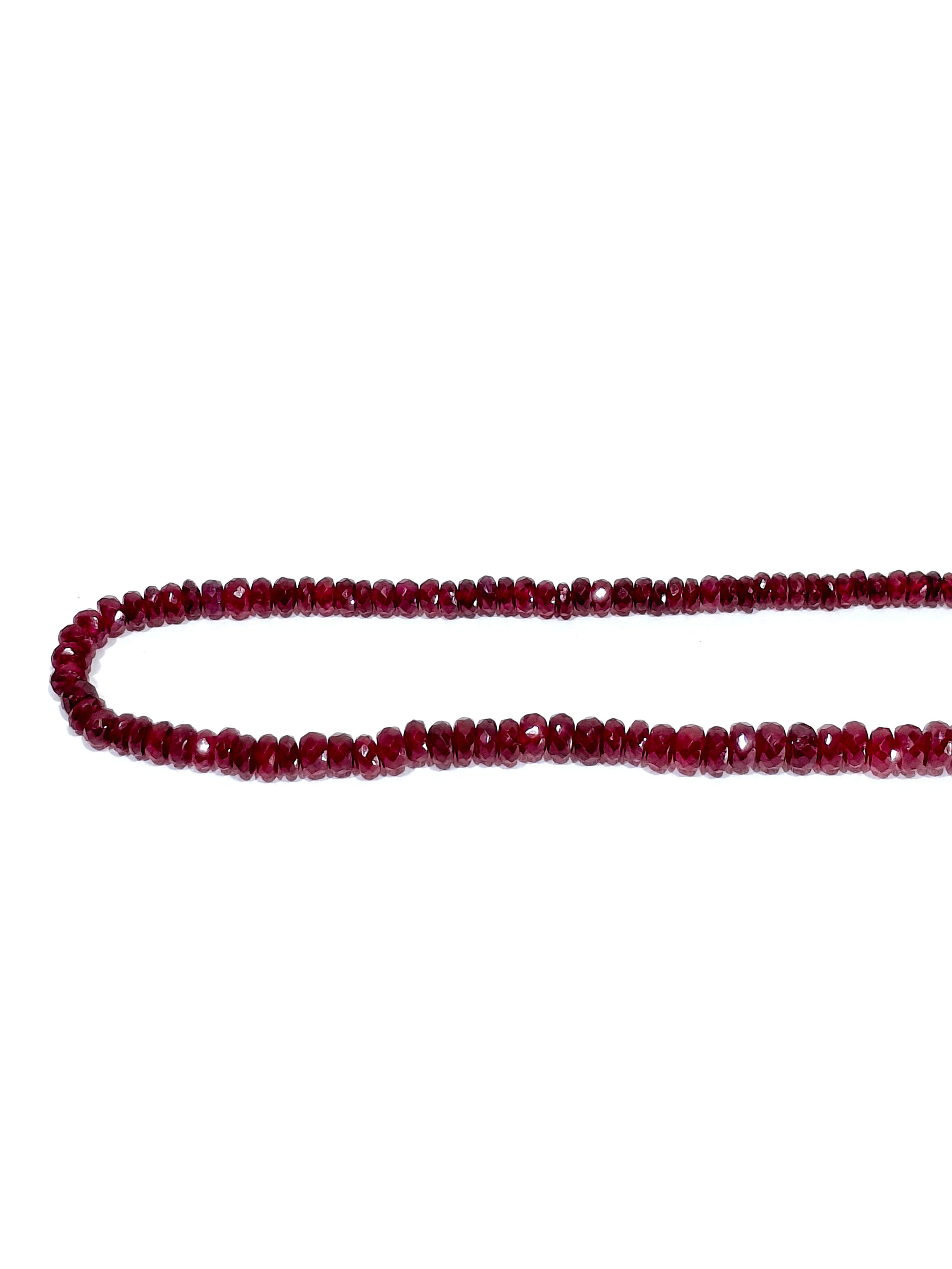 Collier de Perles en rubis