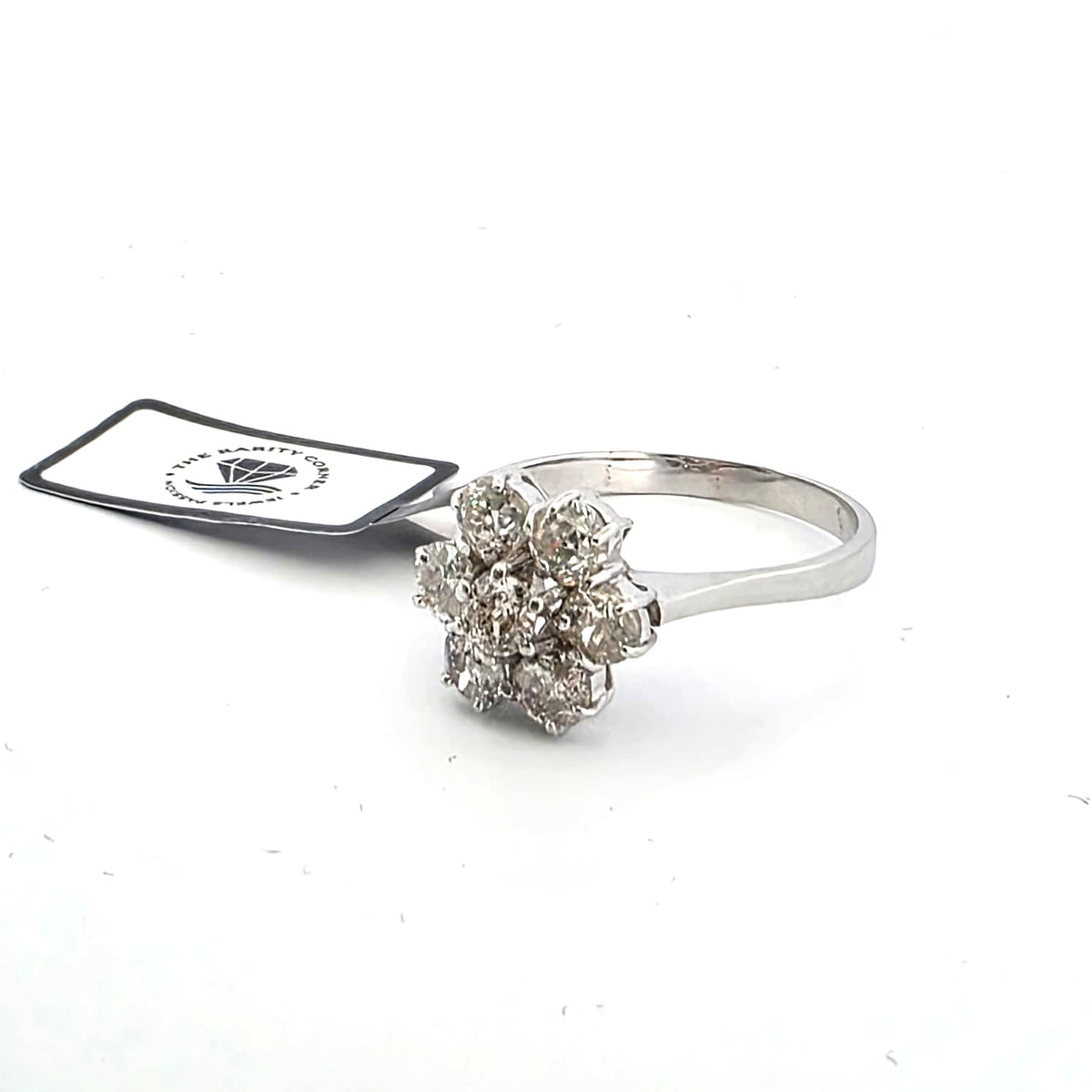 Anello in oro giallo con diamanti